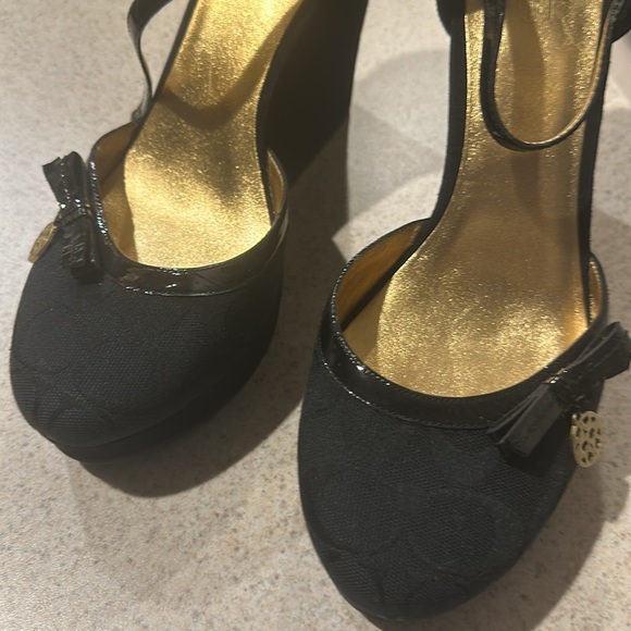 Coach - Picture 5 of 6